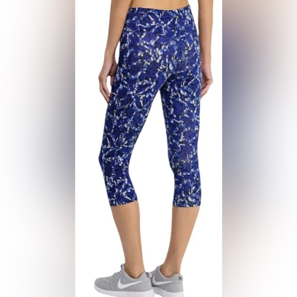 Nike Women’s Legend 2.0 Dri-FIT Blue Quake Print Capri Leggings - Picture 3 of 7